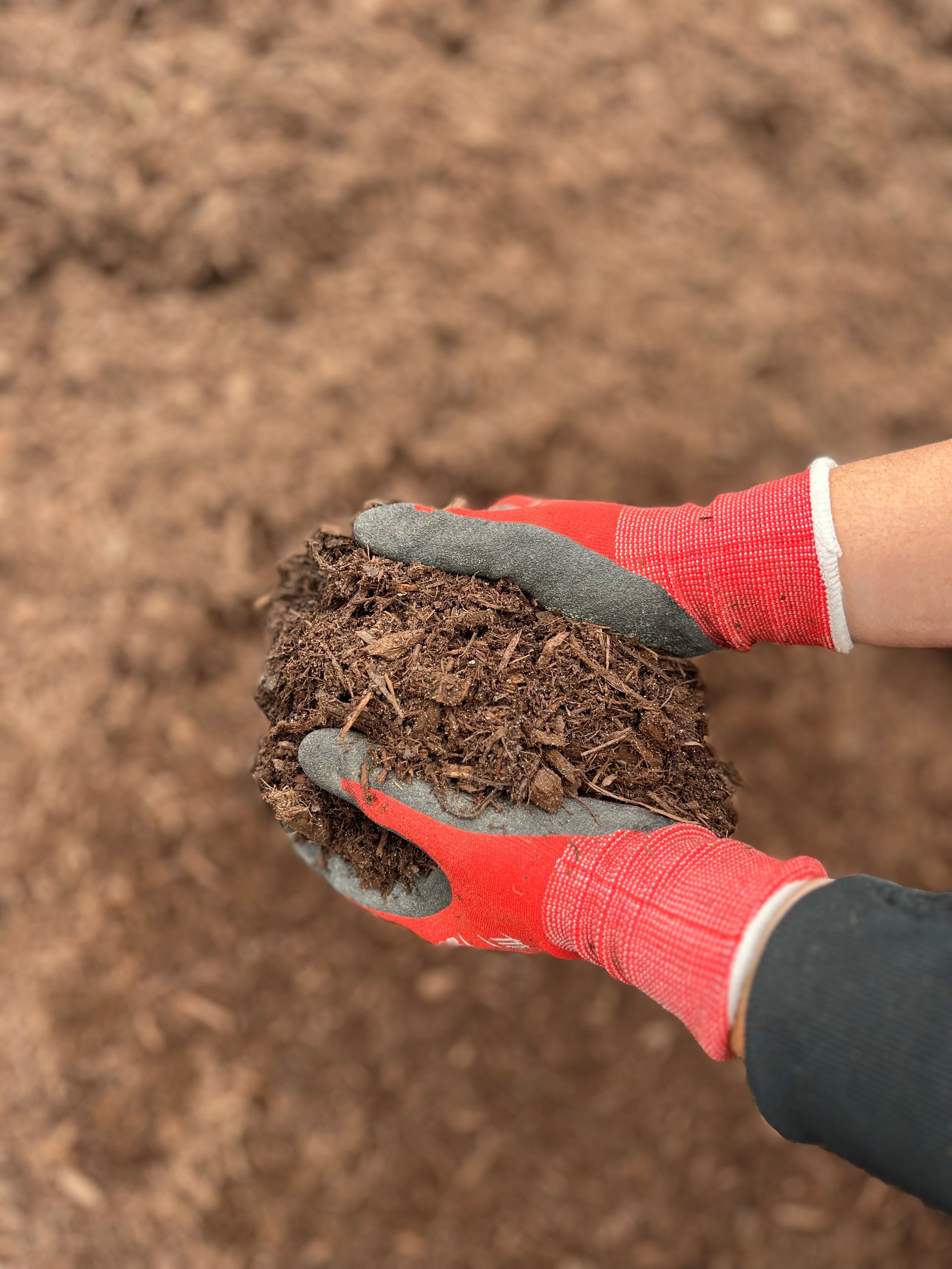 Brown Dyed Bulk Mulch | Delaware Hardscape Supply, LLC