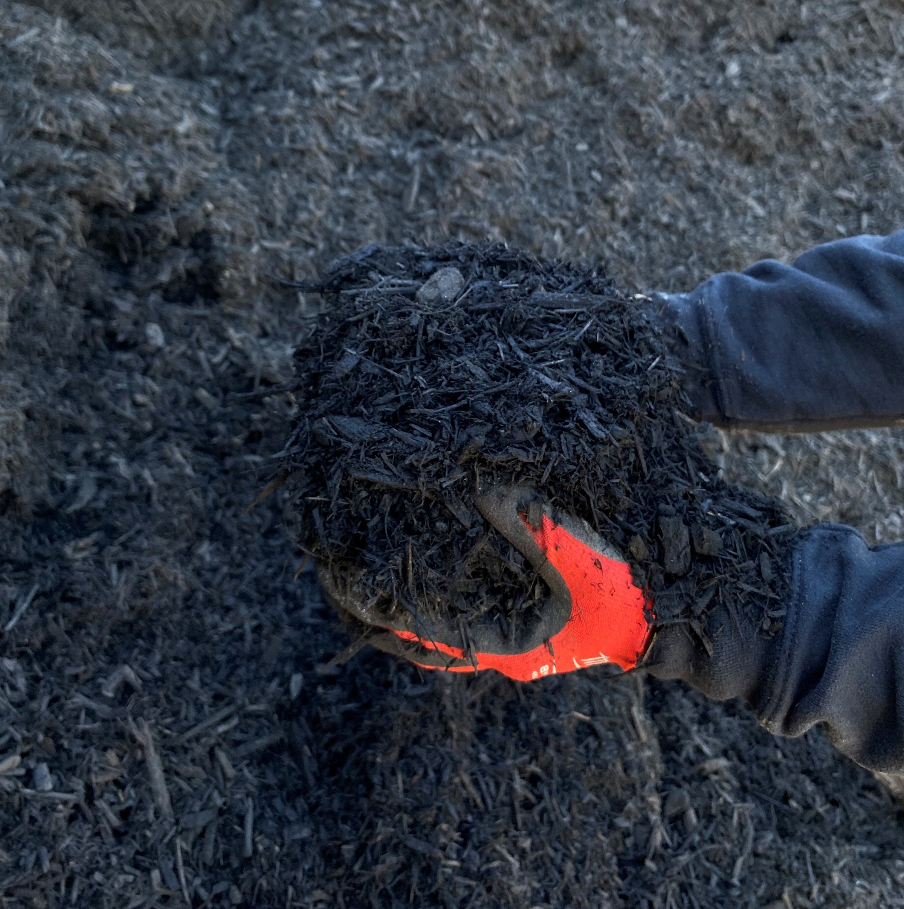 Black Dyed Landscape Mulch | Delaware Hardscape Supply, LLC