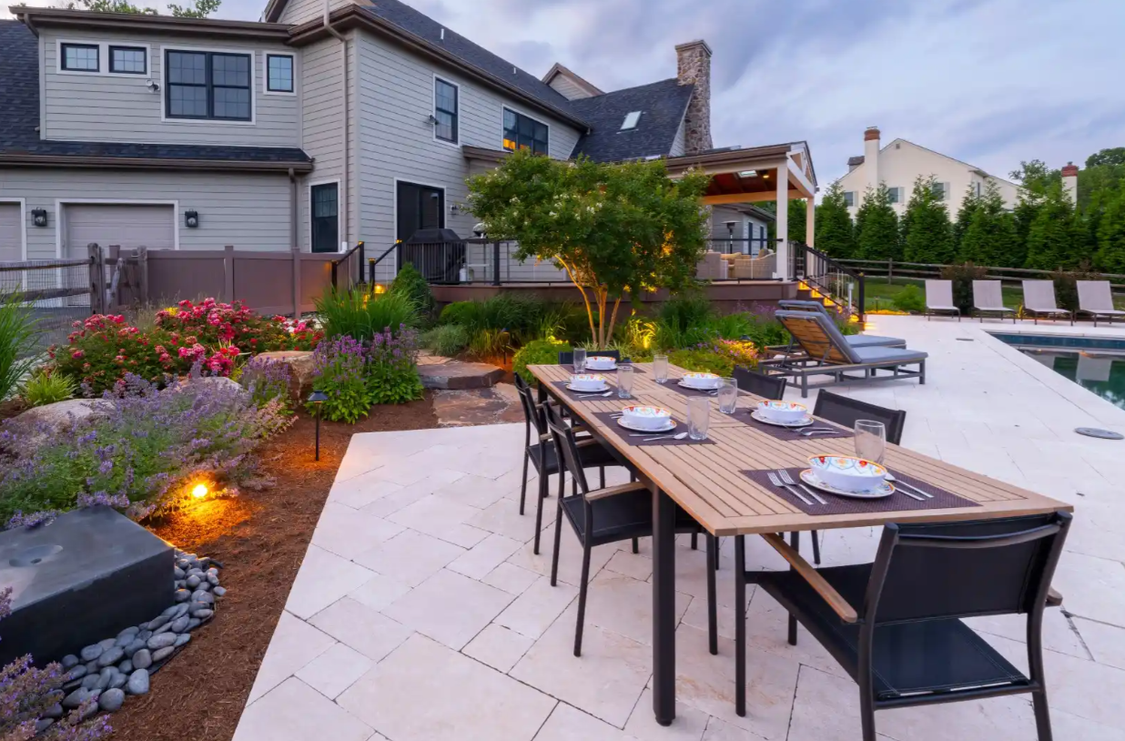 Brown Dyed Bulk Mulch | Delaware Hardscape Supply, LLC