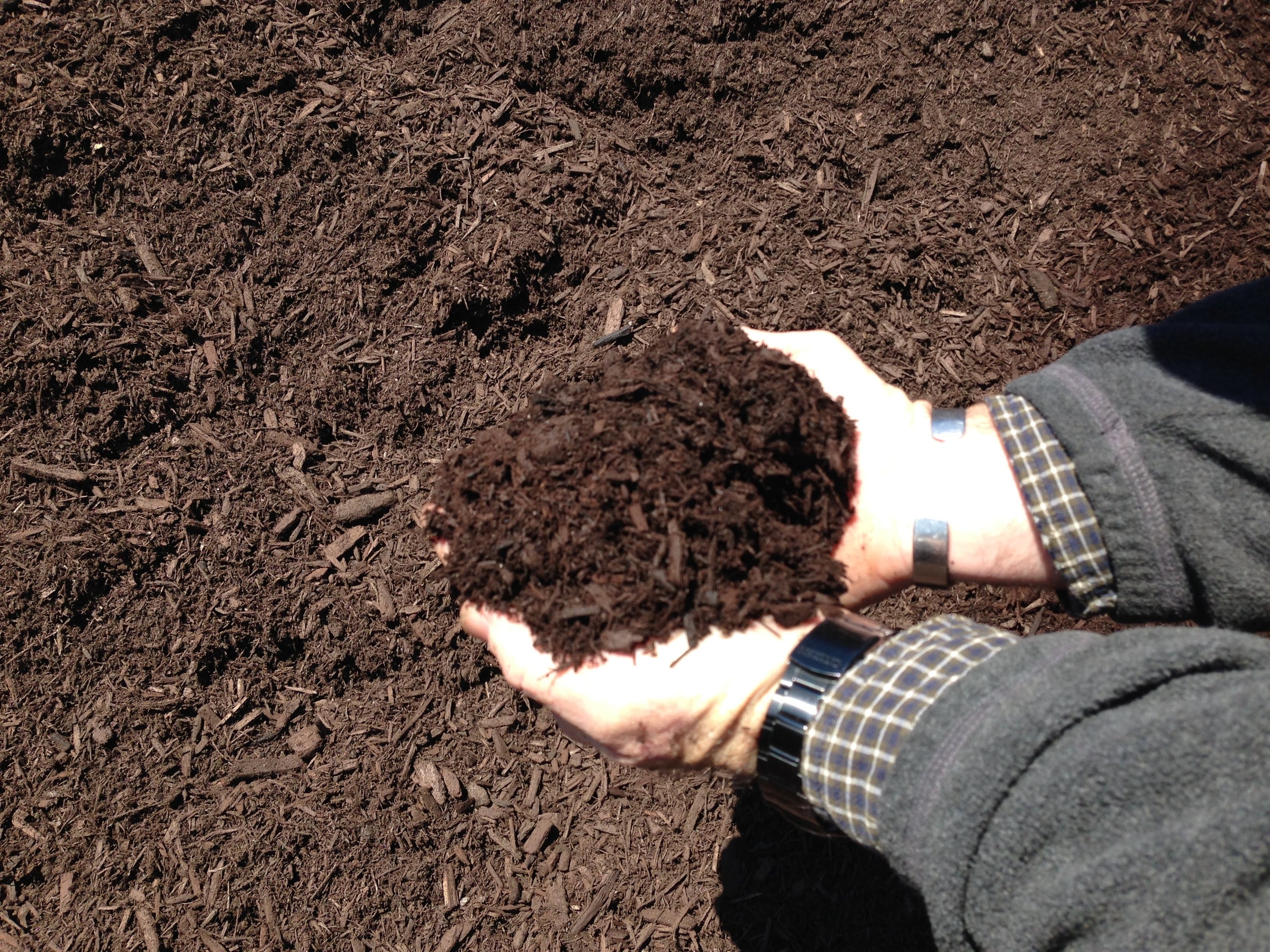 Landscape Mulch & Soil Delaware Hardscape Supply, LLC